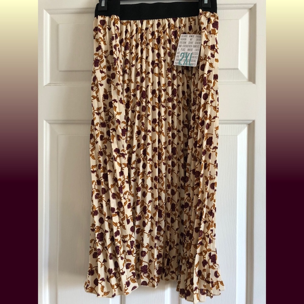 NWT LLR 2x Cream Pleated Jill Wine Climbing Flower - Picture 1 of 2